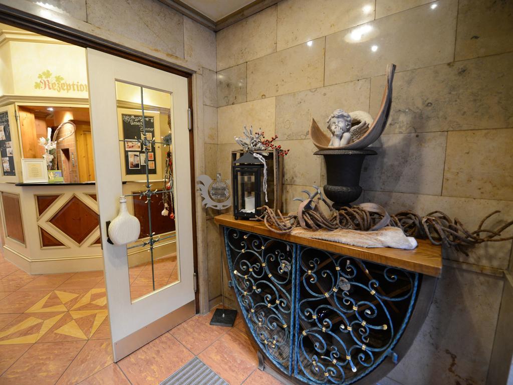 Land-Gut Hotel Zum Loewen Garni มาร์คทายเดินเฟลด์ ภายนอก รูปภาพ