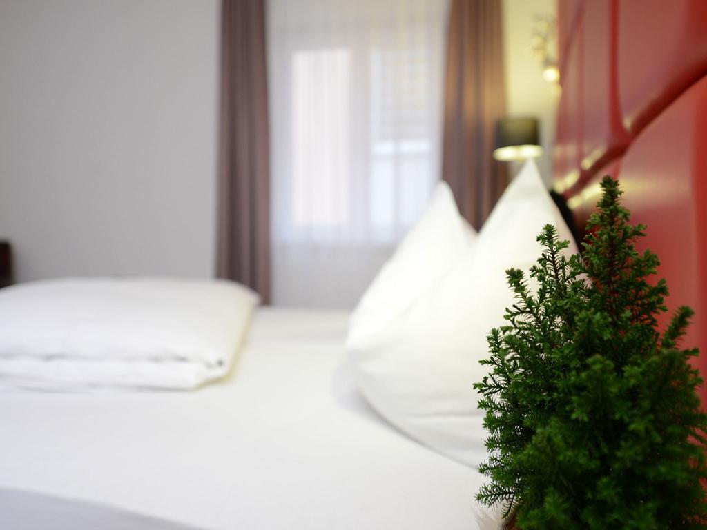 Land-Gut Hotel Zum Loewen Garni มาร์คทายเดินเฟลด์ ห้อง รูปภาพ