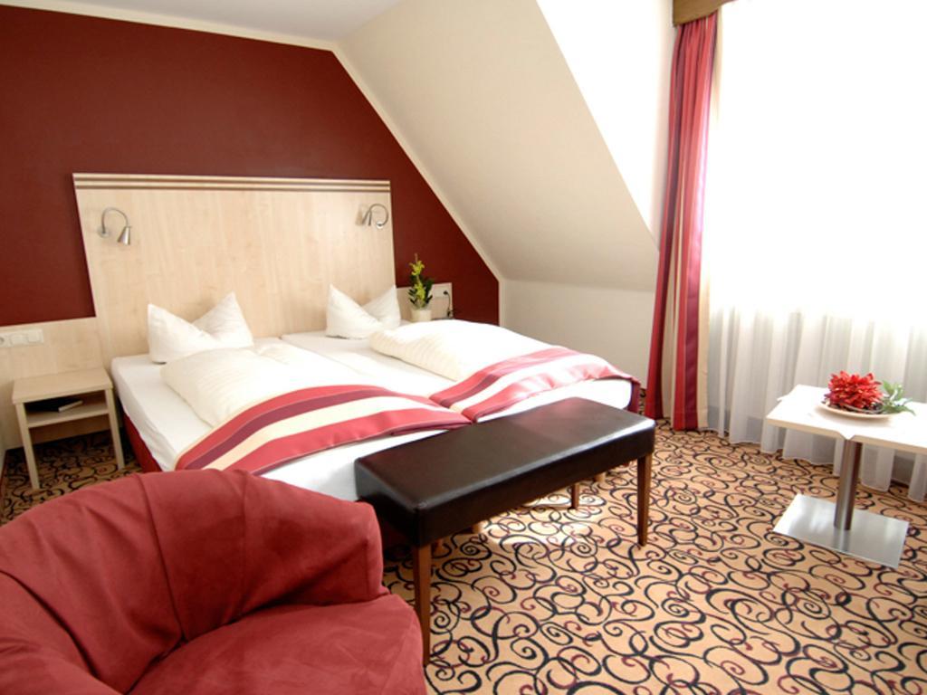 Land-Gut Hotel Zum Loewen Garni มาร์คทายเดินเฟลด์ ห้อง รูปภาพ