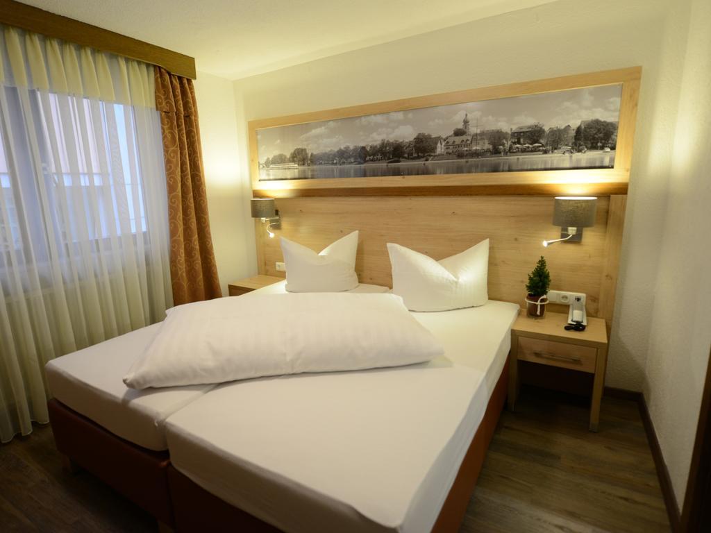 Land-Gut Hotel Zum Loewen Garni มาร์คทายเดินเฟลด์ ห้อง รูปภาพ
