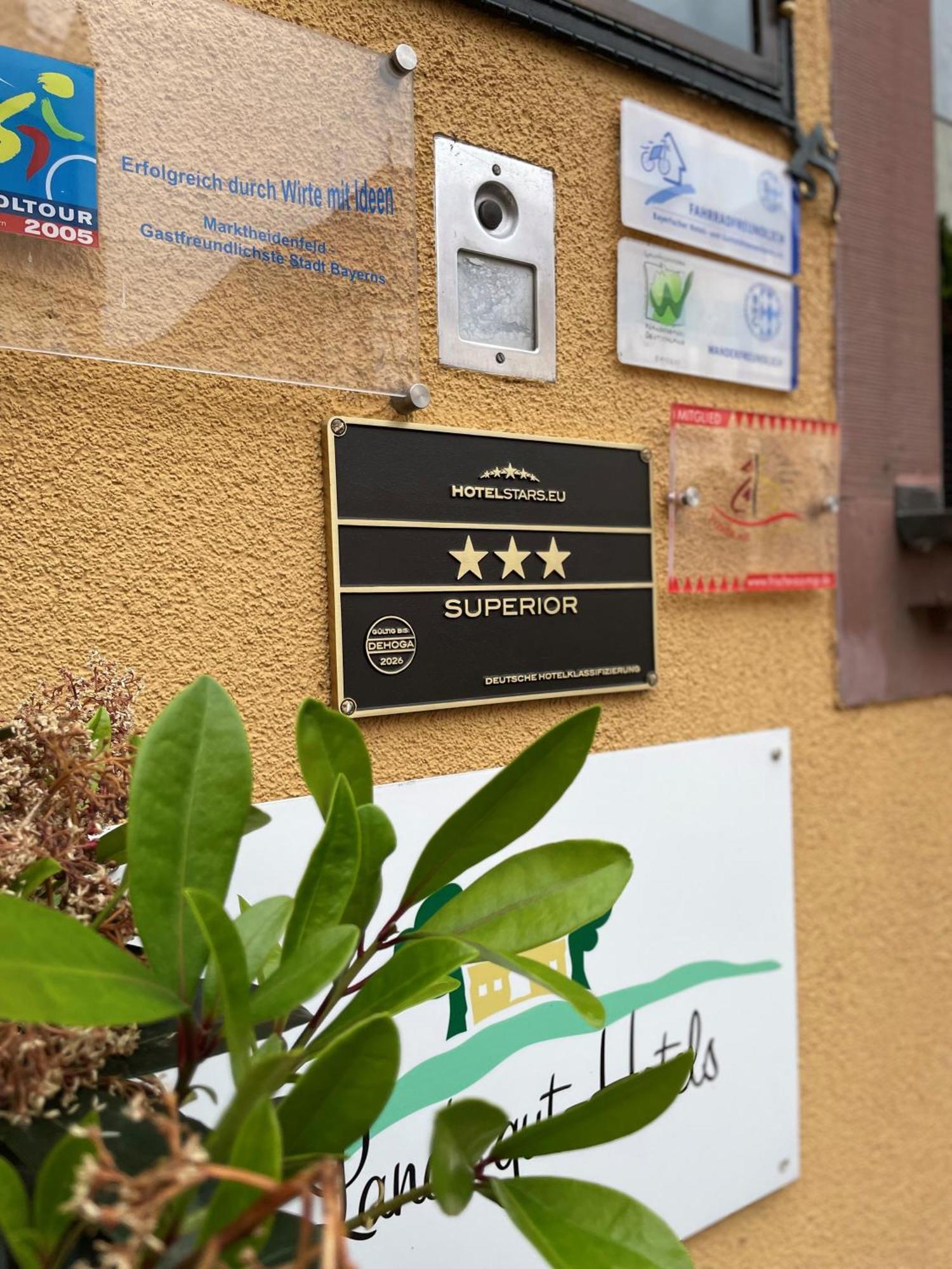 Land-Gut Hotel Zum Loewen Garni มาร์คทายเดินเฟลด์ ภายนอก รูปภาพ