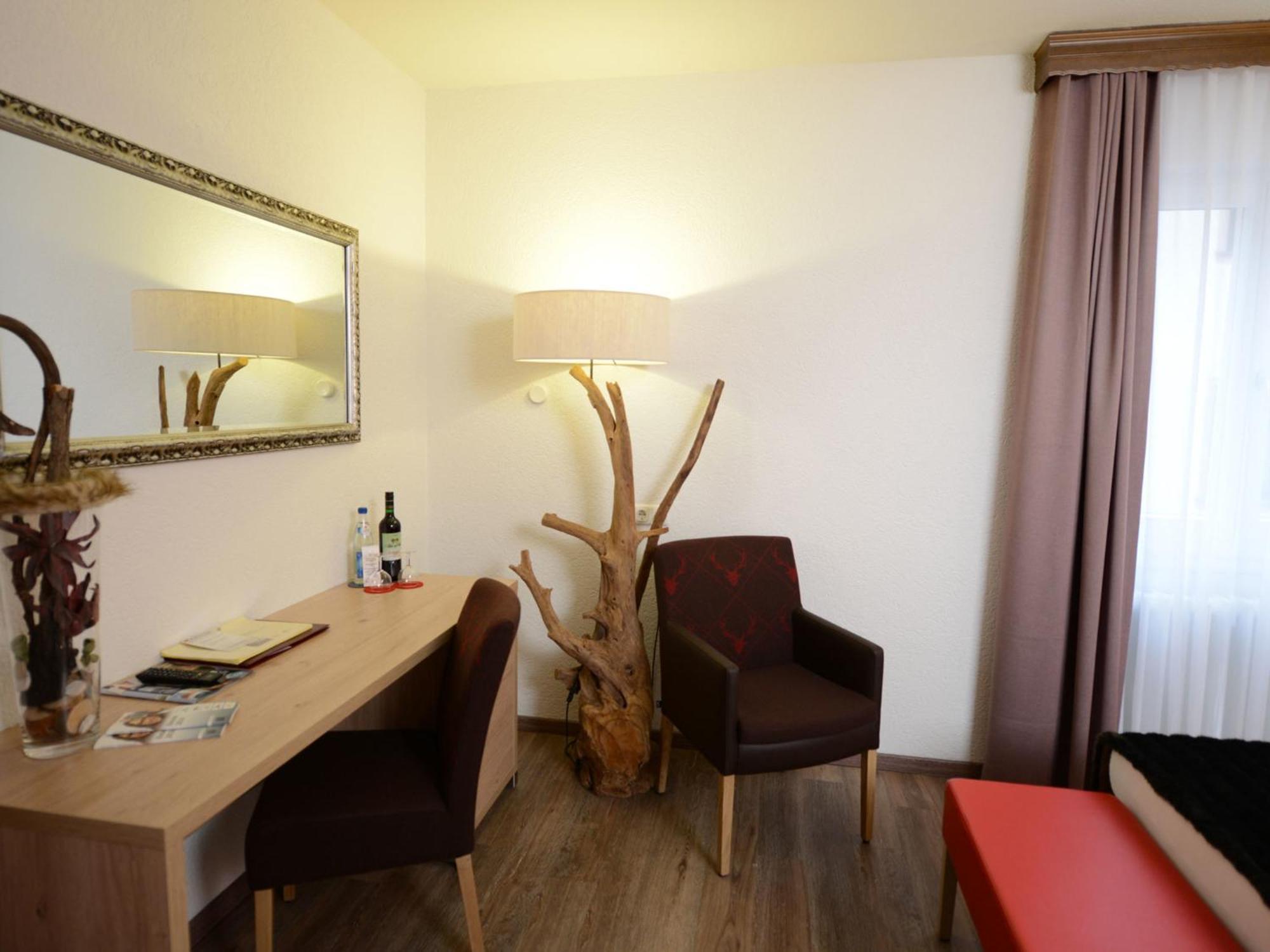 Land-Gut Hotel Zum Loewen Garni มาร์คทายเดินเฟลด์ ห้อง รูปภาพ